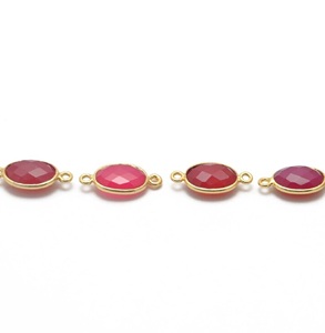 Coszcalt Exports Connecteur ovale en calcédoine rose, serti clos plaqué or, pièce de bijouterie minimaliste unisexe - Product Image 4