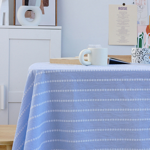 Nappe à carreaux floraux bleus en coton pastorale pour table de chevet de bureau d'étudiant ou de pique-nique couverture durable et élégante - Product Image 4