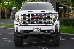 Voiture d'occasion fiable 2024 G-MC Sierra 3500HD Denali Crew Cab 4x4 - Product Image 1