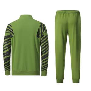 Chándal Deportivo de Invierno Personalizado 100% Poliéster con Capucha y Diseño de Cremallera, Patrón Sólido, Logotipo Impreso por Transferencia de Calor - Product Image 2