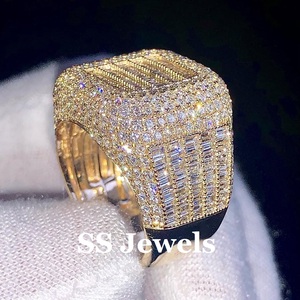 Champion Anillo de compromiso de hip hop chapado en rodio de plata esterlina personalizado para hombre VVS Moissanite Baguette Diamond Prong Setting - Product Image 4