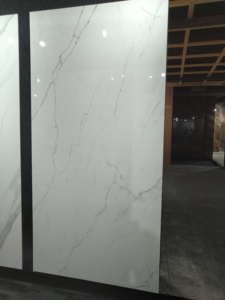 Carreaux de sol en porcelaine polie finition brillante de 1200x2400mm pour mur intérieur et villa - Product Image 4