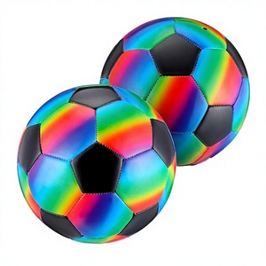 Ballon de football personnalisé en PVC léger, de haute qualité et durable, avec couleur et logo sur mesure pour les clubs, les écoles et les magasins de sport - Product Image 2