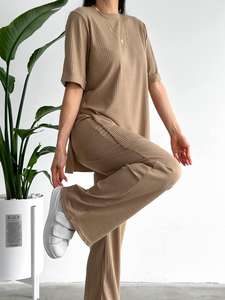 Conjunto informal de verano de dos piezas marrón personalizado para mujer Top de manga corta de punto de color sólido y pantalones de pierna ancha - Product Image 5