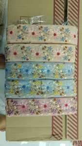 Hecho a medida con cintas bordadas a máquina de bordado de lentejuelas en diseños florales y colores para vestidos de novia en 2,5 pulgadas. - Product Image 4