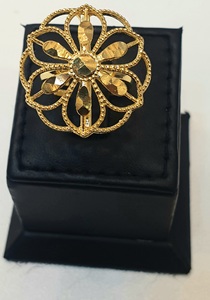 Ensemble de bracelet floral en laiton doré avec boucles d'oreilles et maang tikka pour femmes, bijoux ethniques de mariage, plaqué or 24 carats, imitation perle - Product Image 4