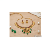Ensemble de collier indien tendance en or mat de qualité supérieure avec boucles d'oreilles et mangalsutra pour bijoux de temple nuptiaux et tenues de mariage