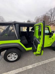 JEEP Wrangler Unlimited Sport 4x4 2012, el más vendido, transmisión manual de 6 velocidades, color Gecko Pearl Coat, mayormente sin modificar - Product Image 4