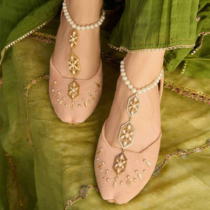 Service OEM, Dernier Style, Khussa en Velours pour Femmes, Léger, Imprimé, Antidérapant, Haute Qualité, Design Tendance, Vente Chaude - Product Image 1