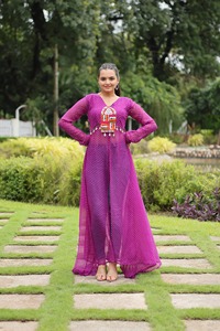 Navratri kurti คอลเลกชันล่าสุดของผู้หญิงอินเดียตะวันตกที่ขายดีที่สุด - Product Image 4
