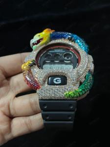 Reloj Dragon Bezel Plateado con Diamante de Corte Brillante Redondo - Joyería Unisex para Bodas y Aniversarios - Product Image 2