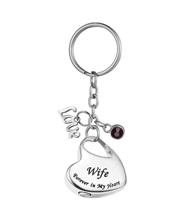 Porte-clés urne commémorative en acier inoxydable personnalisé pour la famille en métal dans le coeur pour cendres bijoux de crémation taille personnalisée - Product Image 3