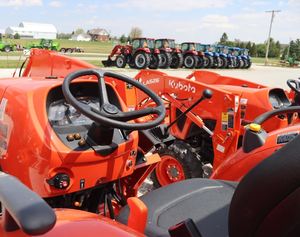 Tractores Kubota MX6000HST 2025 como nuevos con cargadores frontales en venta, con 63.4 caballos de fuerza - Product Image 2
