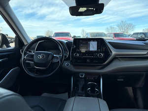 รถยนต์มือสองราคาประหยัด ปี 2021 โตโยต้า ไฮแลนเดอร์ X-LE พวงมาลัยซ้าย - Product Image 2