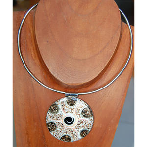 Colgantes de Concha Marina de Indonesia, Joyería de Concha Marina, Colgantes de Acero Inoxidable, Colgantes de Concha Marina Artísticos con Acero Inoxidable - Product Image 1