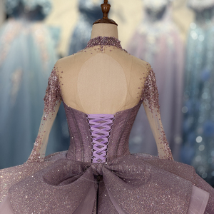 Vestido de Gala de Quinceañera Morado Brillante con Cuello Alto y Estampado de Lazo, Antiestático, con Cola Capilla, Largo hasta el Suelo, Modelo 1522 - Product Image 6