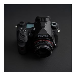 กล้องดิจิตอล SLR ขาวดำ 100% พร้อมช่องมองภาพแบบออปติคอล 1.05 เท่า ป้องกันฝุ่น ทนทานต่อสภาพอากาศ มาพร้อมเลนส์ซูม HD และเซ็นเซอร์ CMOS - Product Image 1