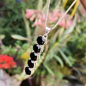 Élégant pièce de déclaration faite à la main pour femmes en argent sterling 925 5 pierres précieuses en onyx noir à facettes lunette pendentifs de mode breloques - Product Image 6