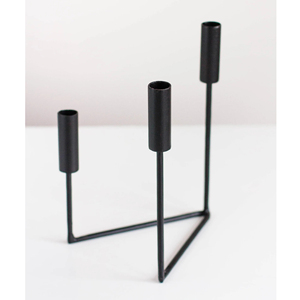 Soporte de candelabro de hierro clásico hecho a mano, acabado negro, centro de mesa para el hogar, Metal decorativo - Product Image 1