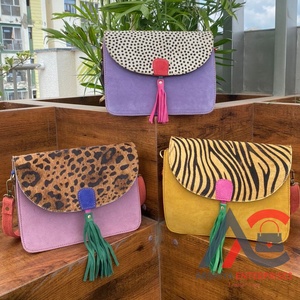 กระเป๋าสะพายคาดลำตัวหนังนิ่มสีสดใสพิมพ์ลายสัตว์สำหรับผู้หญิงกระเป๋าถือหนังรีไซเคิลแบบยั่งยืน - Product Image 1