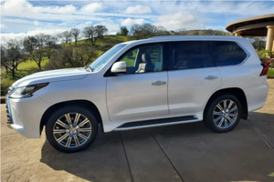 LISTO PARA CONDUCIR - USADO, VOLANTE A LA IZQUIERDA |   CONDUCCIÓN DERECHA |   LEXUS LX570 2016 con 20,000 millas de kilometraje - Product Image 2