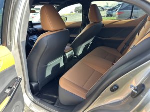 Lexus IS 300 Turbo Premium RWD 2023 Usado en Buen Estado - Product Image 6