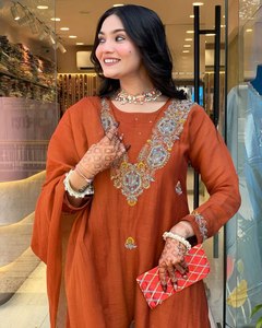 NUEVO SALWAR KAMEEZ MODERNO EXCLUSIVO para ROPA FORMAL DE MUJER en OFICINA y FIESTA - Product Image 1