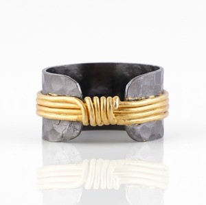 Anillo de Lujo de Dos Tonos Chapado en Oro de 18K y Plata de Ley 92.5 para Mujer |   Joyería para Bodas y Fiestas - Product Image 5