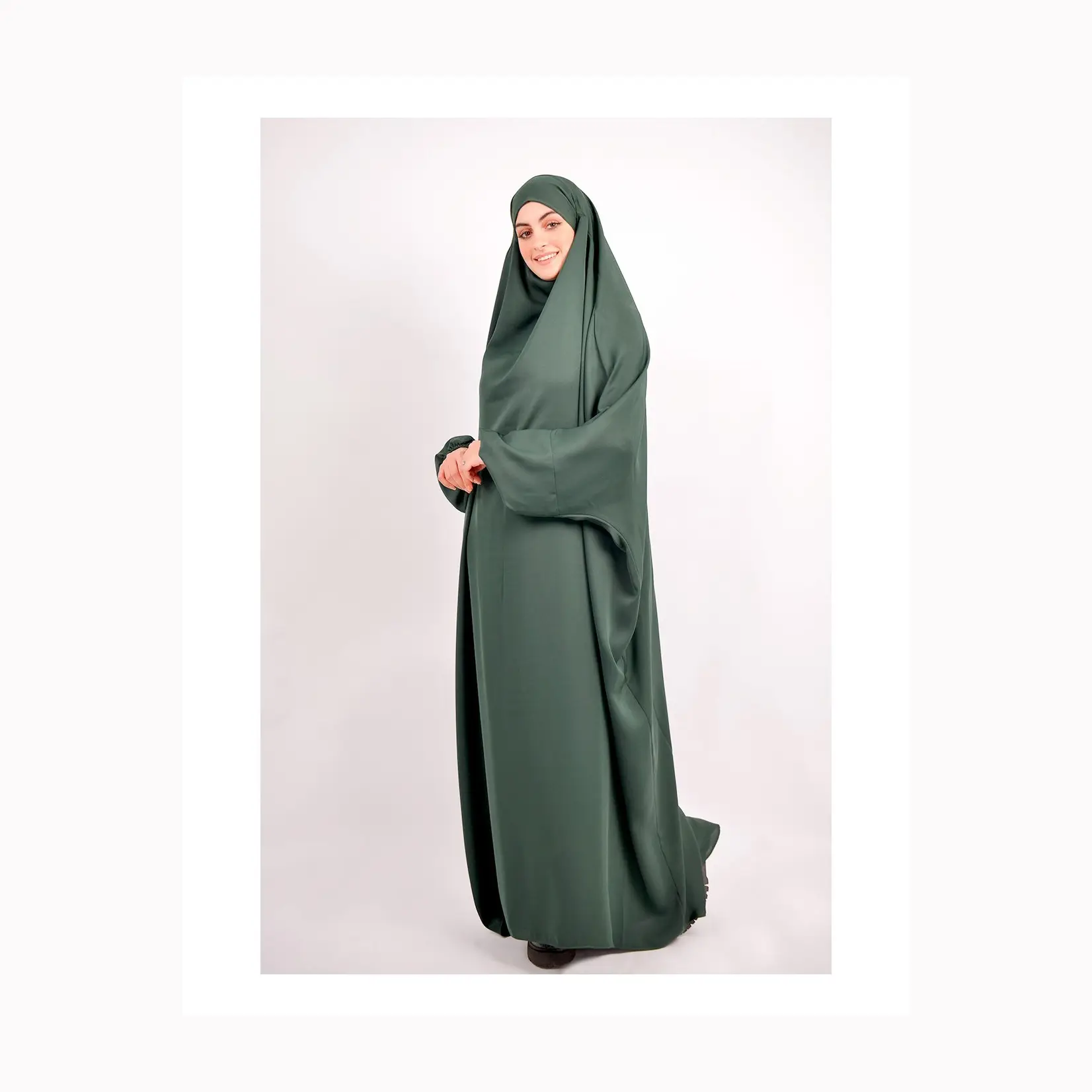 Großhandel neuestes Naher Osten-Design Jilbab islamische Türkei arabischer Luxuskaftan Saudi-Abaya Frauen muslimische Kleider mit Hijab