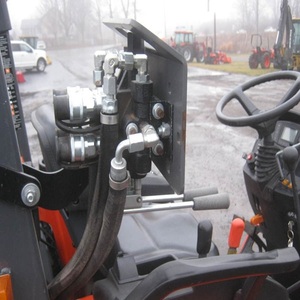 Tractor Agrícola Kubota B3350 Subcompacto 4x4 de Alta Eficiencia y Precio Accesible, Listo para Envío Inmediato - Product Image 3