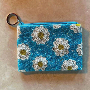 Monedero grande hecho a mano para mujer, con diseño de árbol y flores, bordado con cuentas de semillas, con cierre de cremallera, de la India. - Product Image 4