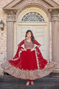Trabajo de secuencia de bordado de Georgette de imitación pesado cosido completo con vestido de borlas y fondo Chudidaar con Faux Georgette Dupatta - Product Image 2
