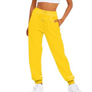 Pantalon de survêtement personnalisable pour femmes avec couche extérieure lisse et coupe flexible, parfait pour les vêtements de sport ou les collections de marques décontractées - Product Image 3