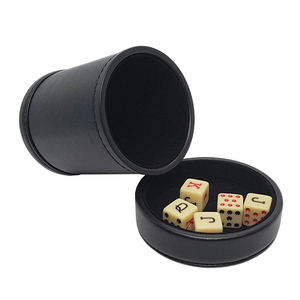 Ensemble de gobelets à dés en cuir brut vintage faits à la main – Gobelet agitateur en cuir épais et robuste avec dés à 6 faces pour jeux de société - Product Image 5