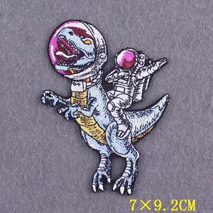 Parches bordados de chenilla personalizados Diseño de estilo 3D según la demanda del cliente para el uso de ropa con opciones de tamaño y color - Product Image 2