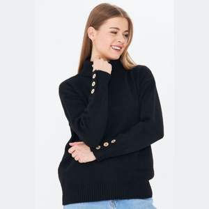 Suéter de punto de invierno detallado con botones de cuello alto para mujer Suéter transpirable cómodo y elegante Servicio ODM/OEM - Product Image 1