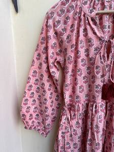 Maxi vestido de algodón con estampado de bloque de cuello en V con mangas largas y patrón floral bordado Vestido largo de estilo indio informal - Product Image 4