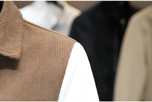 เสื้อแจ็คเก็ตบอมเบอร์ผู้ชายสไตล์สปอร์ตแฟชั่น ฤดูใบไม้ผลิ 2024 รุ่นใหม่ พร้อมโลโก้ด้านหน้า กันน้ำ ระบายอากาศ และกันลม  สีสั่งทำได้ - Product Image 4