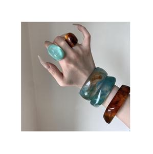 Bracelets en résine haut de gamme faits à la main pour femmes, imperméables, personnalisables, mignons, légers, confortables, accessoires de mode, cadeau d'affaires personnalisé - Product Image 2