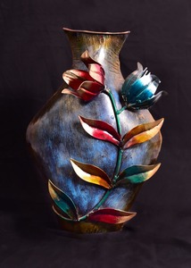 Vase artistique de designer avec motif floral pour le style contemporain de la maison et les centres de table décoratifs fabriqués à la main en Inde - Product Image 3