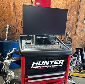 เครื่องตั้งศูนย์ล้อ 3 มิติ รุ่น Original Hunter – ระบบตั้งศูนย์รถยนต์อัตโนมัติแบบคอมพิวเตอร์ สำหรับร้านซ่อมรถยนต์ พร้อมจำหน่าย - Product Image 5