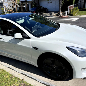 2022 Tesla Model 3 Long Range AWD Cuádruple-Motor Sedan 358-Mile Range Autopilot Technology Caja de cambios automática Luz de cuero - Product Image 1