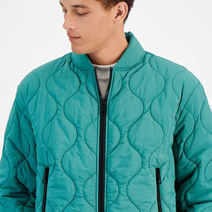 Veste d'hiver rembourrée pour l'extérieur avec un intérieur doux et un matériau durable pour une utilisation par temps froid - Product Image 2