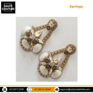 Boucles d'oreilles de fête 7cm, coquillages brodés à la main et fleurs en métal doré pour femmes filles du vendeur indien - Product Image 3