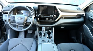 สภาพดีเยี่ยม ปี 2023 โตโยต้า ไฮแลนเดอร์ LE เกียร์อัตโนมัติ เครื่องยนต์ V6 - Product Image 5