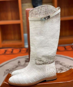 Bottes hautes en peau d'alligator blanche – Bottes d'équitation de luxe artisanales avec sangle à boucle - Product Image 5