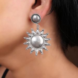 Boucles d'oreilles pendantes en argent oxydé, bijoux de mariage pour femme, cadeau pour elle - Product Image 1