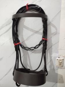 Brida de Cuero Premium para Doma Clásica, Negra, con Banda Frontal Simple y Banda Nasal Negra, a Precio de Mayoreo. - Product Image 4