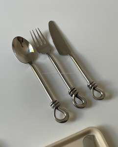 Ensemble de couverts en métal argenté avec poignée à tête de noeud simple - Product Image 6