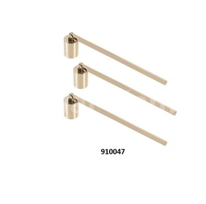 Nuevo diseño de latón para apagar velas con acabado dorado - Product Image 6